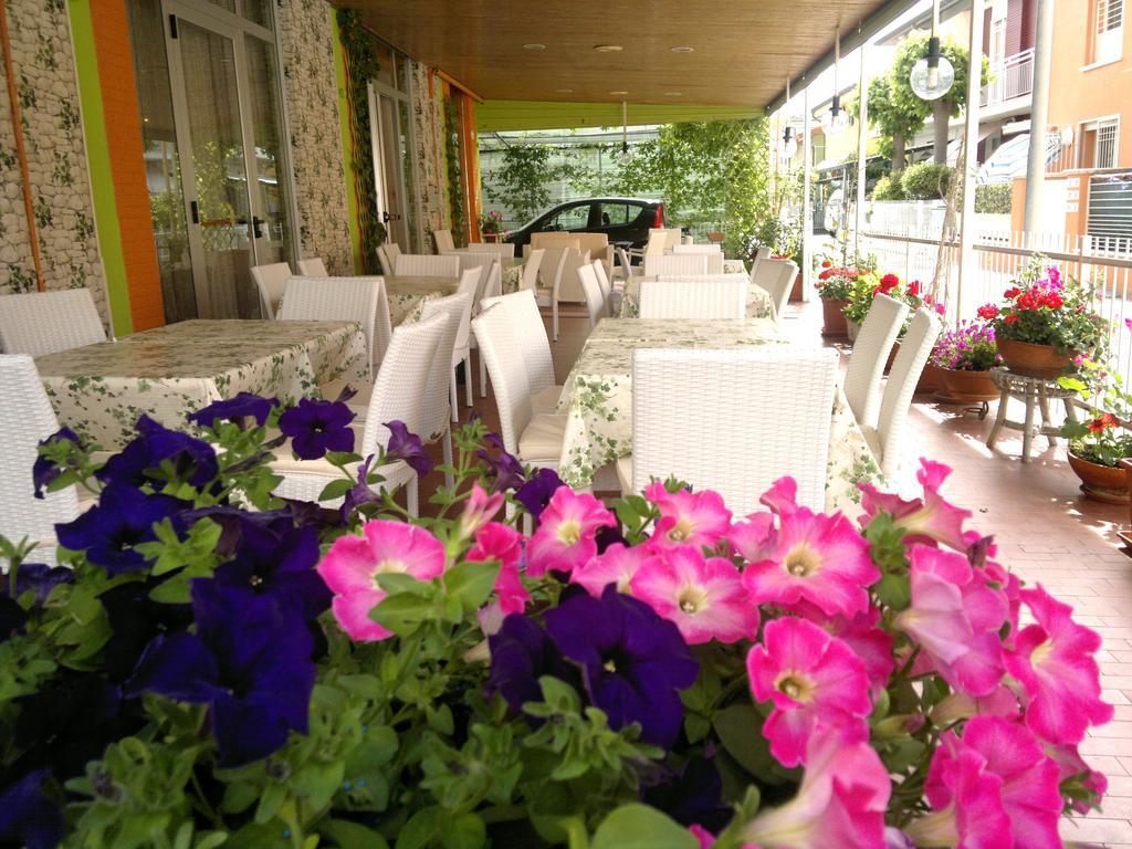 Hotel Simon Rimini Extérieur photo