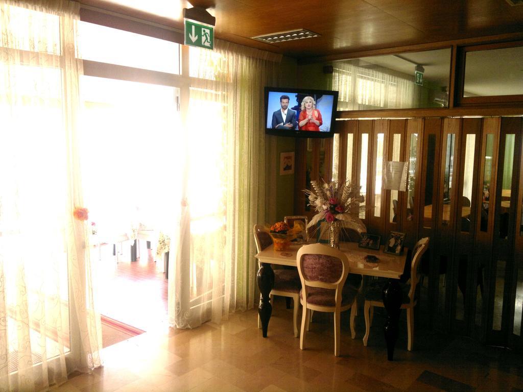 Hotel Simon Rimini Extérieur photo
