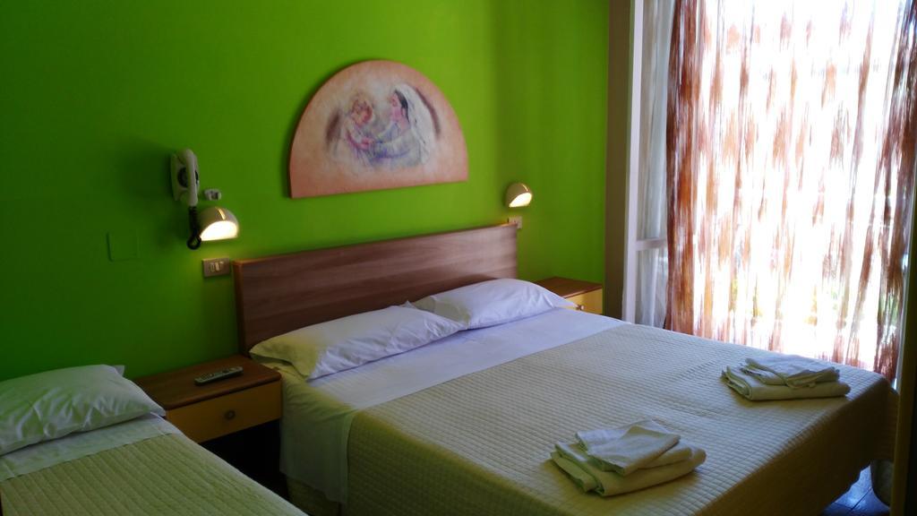 Hotel Simon Rimini Extérieur photo