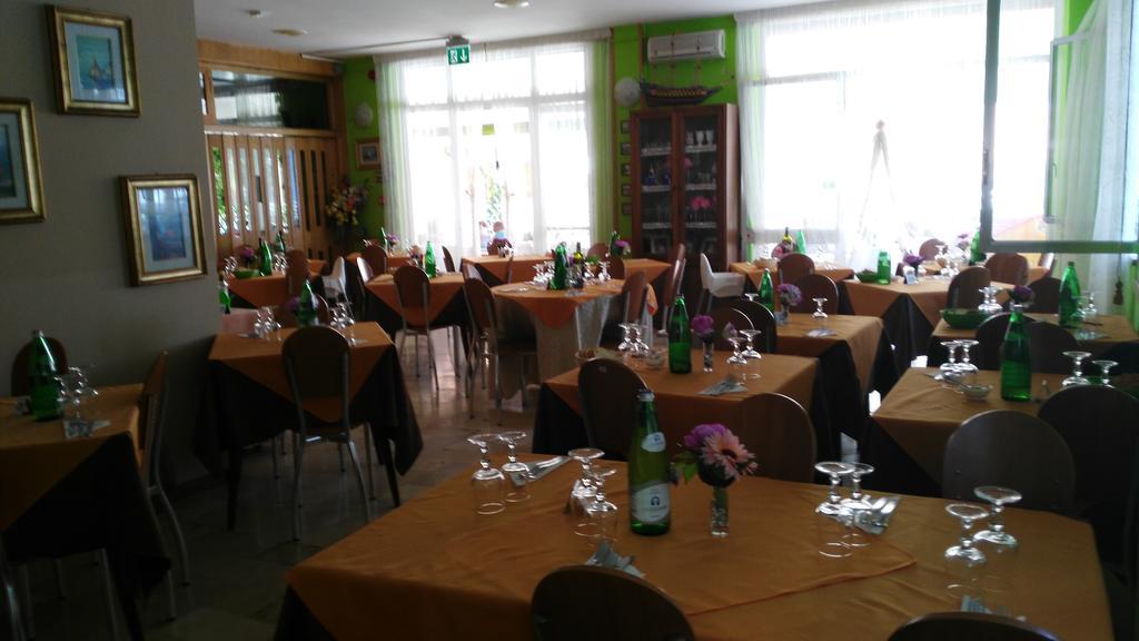 Hotel Simon Rimini Extérieur photo