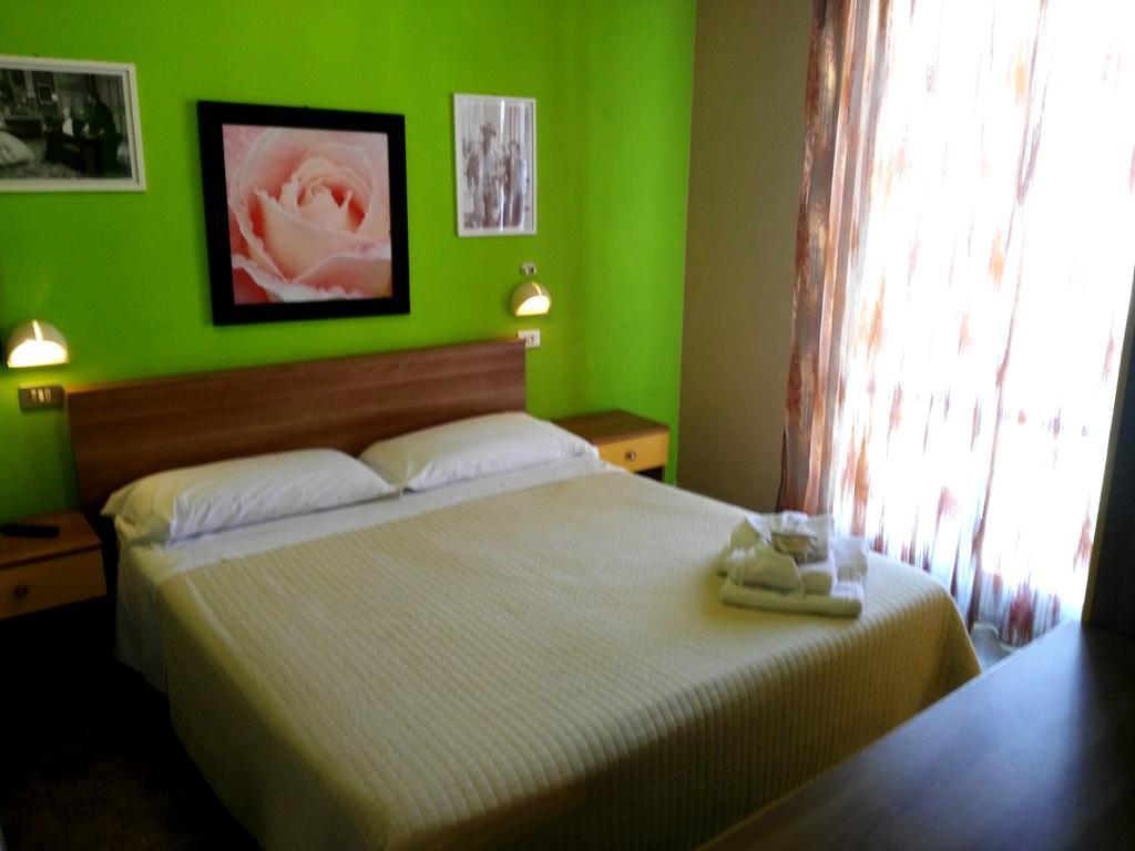 Hotel Simon Rimini Extérieur photo